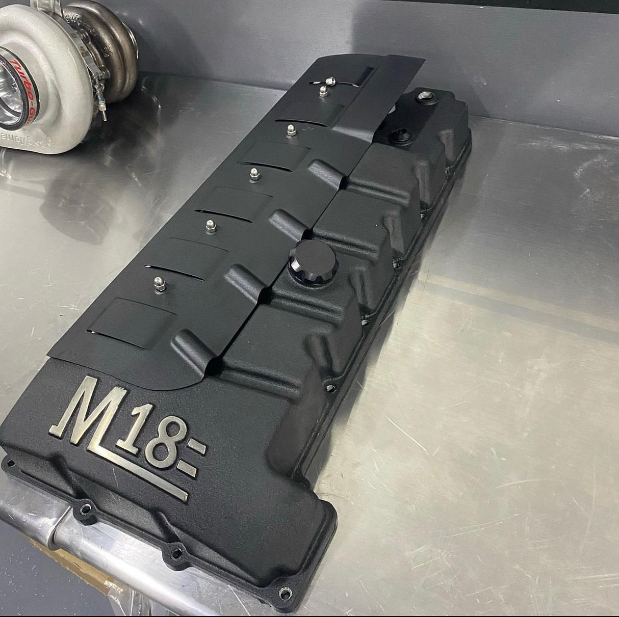 M18 N53/N54 CAST ALUMINUM VALVE COVER W/LOGO